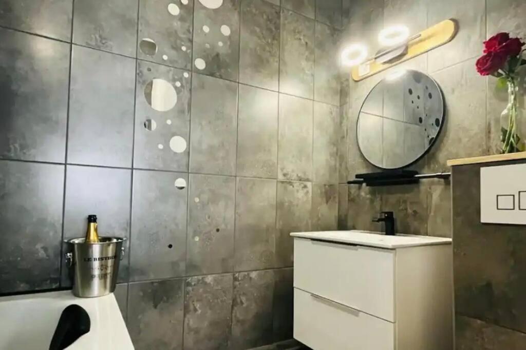 Orphelin Studio Avec Balneo Proche Centre Ville Реймс Экстерьер фото